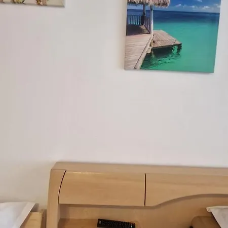 Stephanie Apartment-centru Civic 民宿